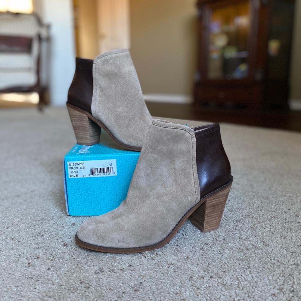 BN never worn Softwalk Frontier Ankle Boots in Brown Suede/Chocolate, size 9.5N